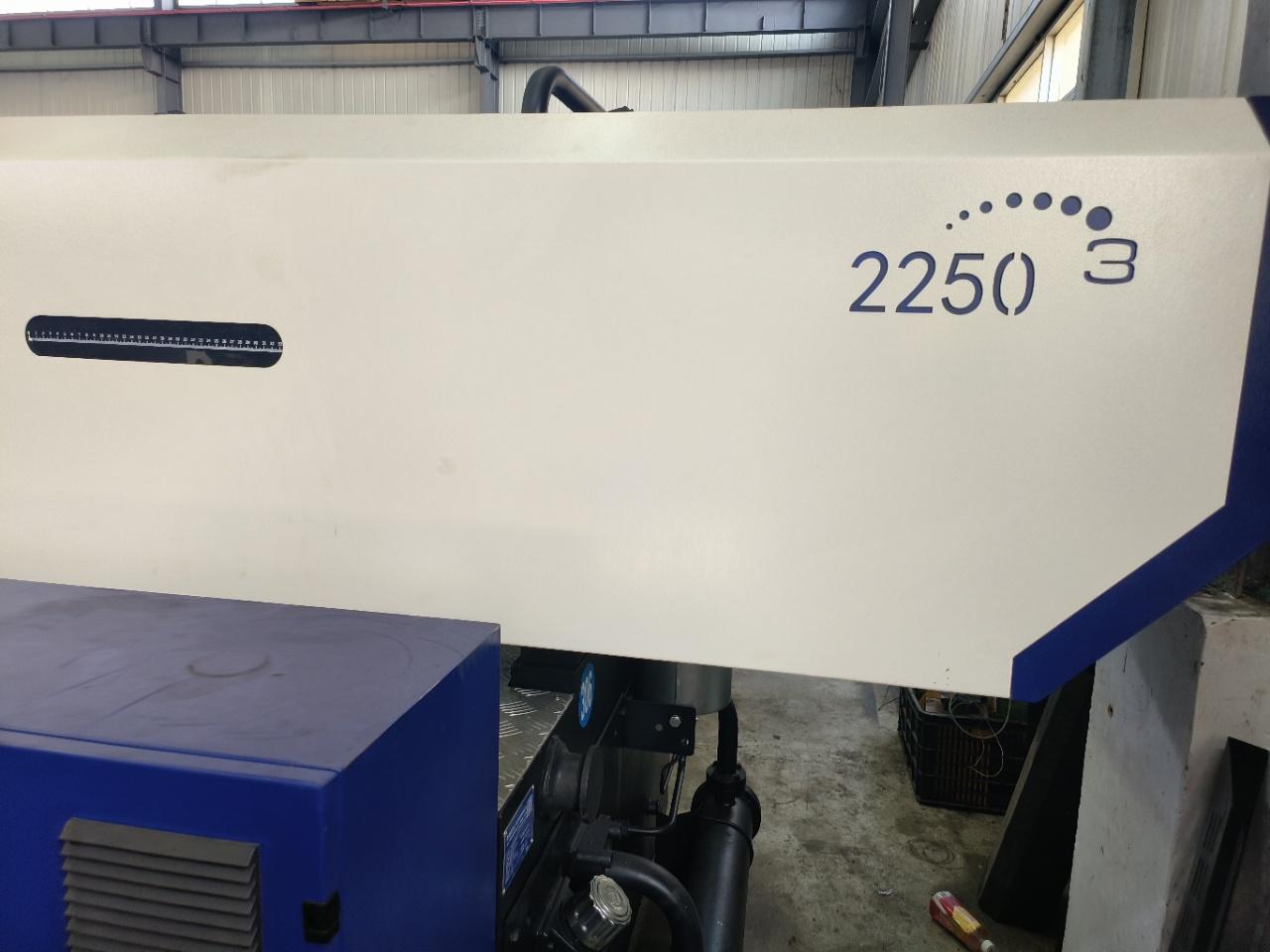 used injection molding machine2250